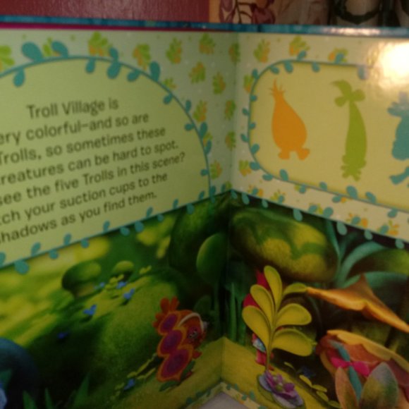 TROLLS ACTIVITY STORIES COLORFUL BOOK WITH 10 TOYS AND STORYBOOK - Picture 5 of 13